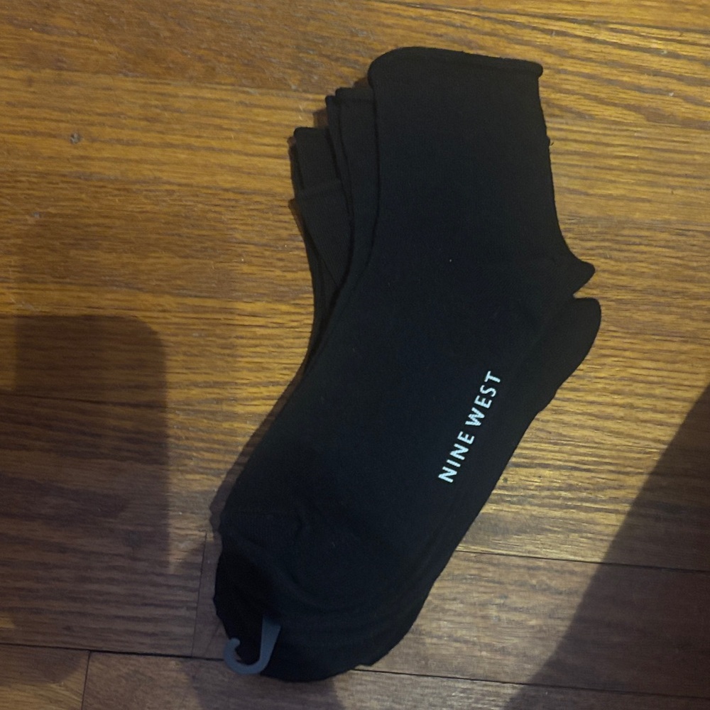 New 5 or 9 West Men's Black Casual Socks NEW